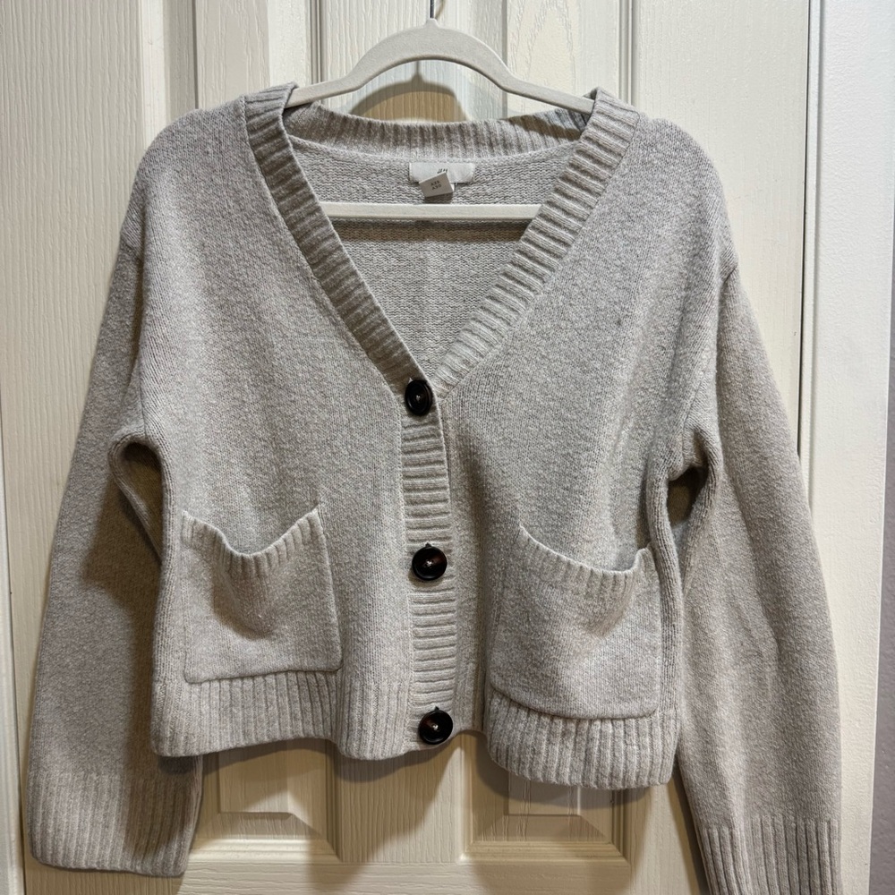 h&m boxy knit cardigain